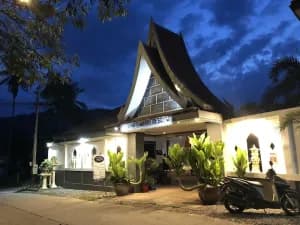 Tropical Palm Resort
