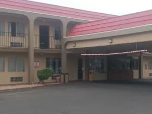 Midtown Inn & Suites