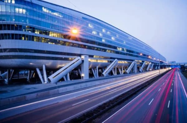 Am Flughafen