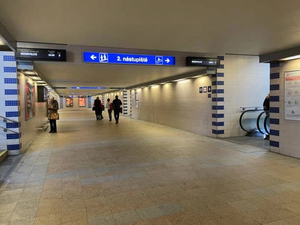 Amstelveenseweg Metro Station thumb 5