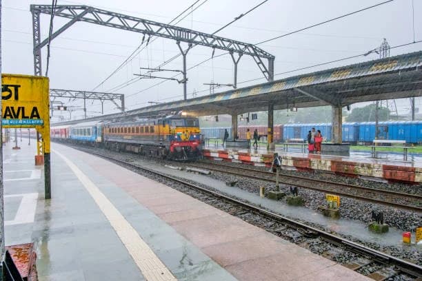 Lonavala Railway Station thumb 4