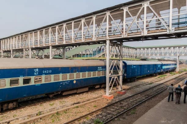 Nizamuddin Railway Station thumb 5