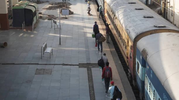 Nizamuddin Railway Station thumb 6
