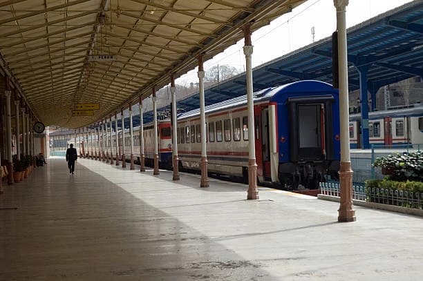 Nizamuddin Railway Station thumb 9