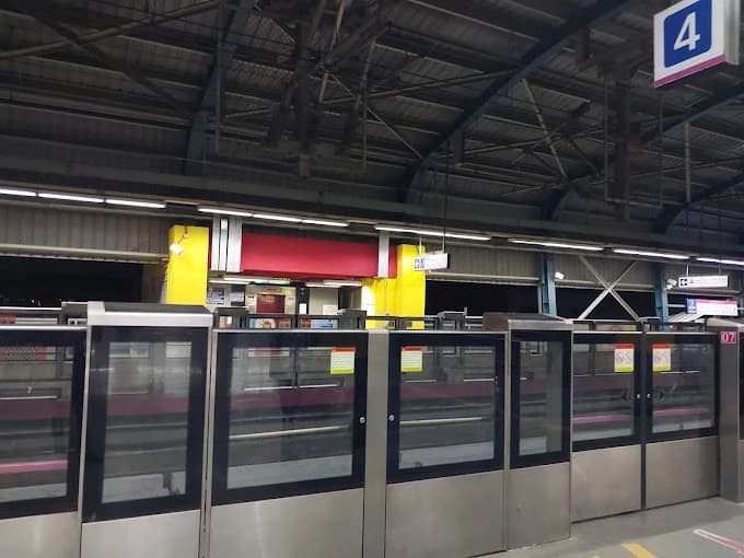 Botanical Garden Metro Station 4
