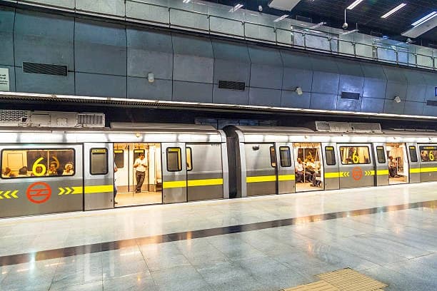 Hauz Khas Metro Station thumb 2