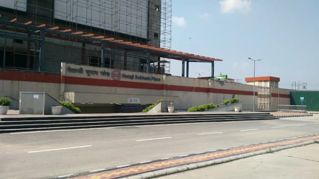 Netaji Subhash Place Metro Station thumb 5