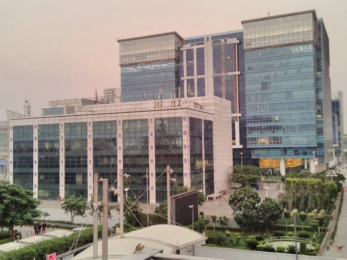 DLF CyberHub (Gurugram, Haryana) 7