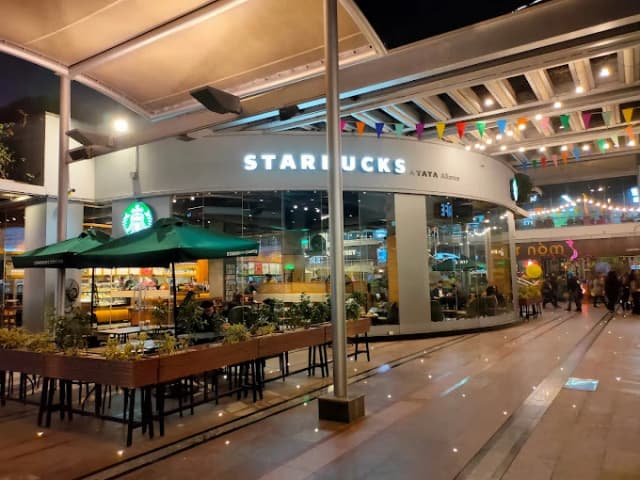 DLF CyberHub (Gurugram, Haryana) thumb 2