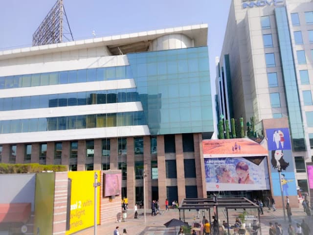 DLF CyberHub (Gurugram, Haryana) thumb 4