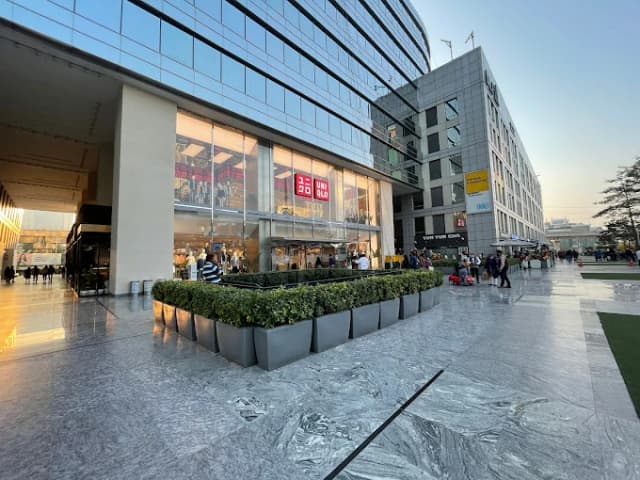 DLF CyberHub (Gurugram, Haryana) thumb 1