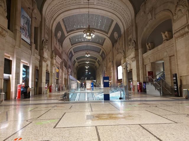 Milano Centrale Railway Station thumb 4