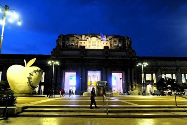 Milano Centrale Railway Station thumb 5