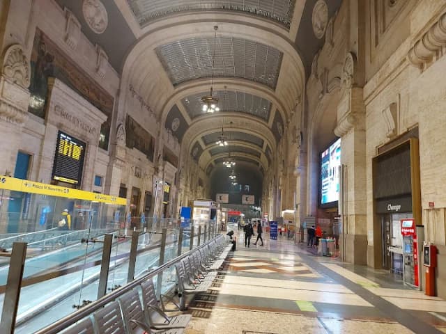 Milano Centrale Railway Station thumb 1