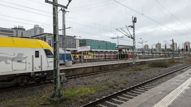Stuttgart Central Station thumb 3