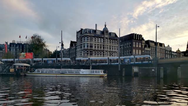 Amsterdam Centraal thumb 5