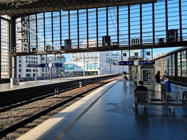 Berlin Zoologischer Garten Bahnhof thumb 1