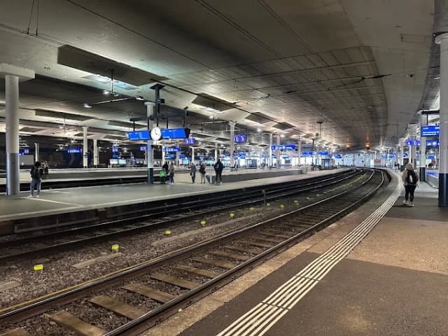 Bern Railway Station thumb 5