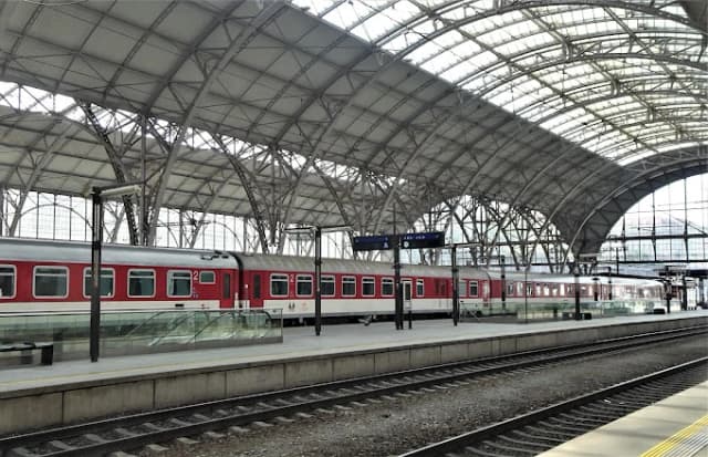 Prague Main Station thumb 5