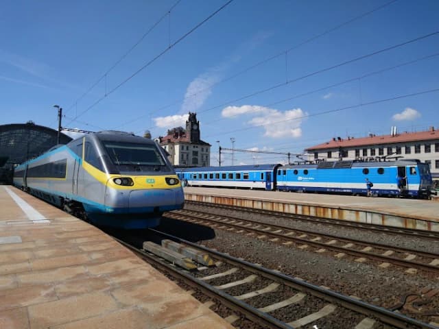 Prague Main Station thumb 6