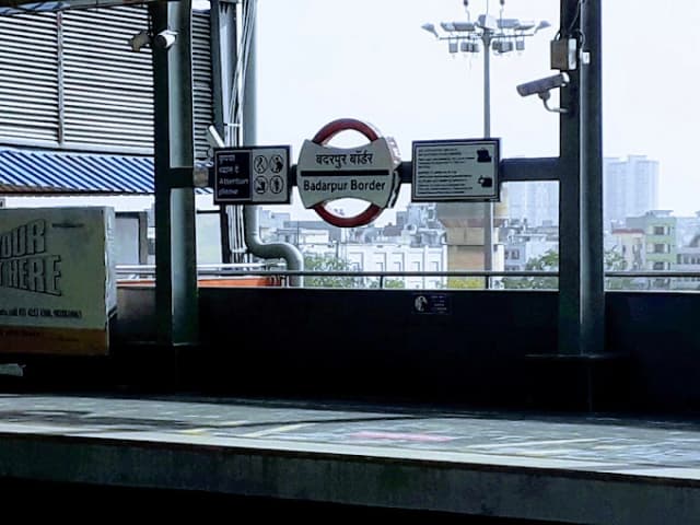 Badarpur Border Metro Station thumb 2