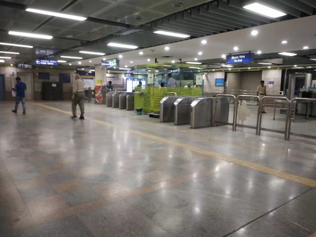 Civil Lines Metro Station thumb 4