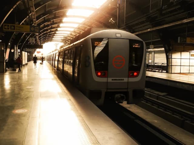 Dwarka Mor Metro Station thumb 4