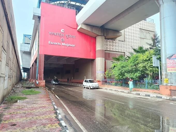 Escorts Mujesar Metro Station 1