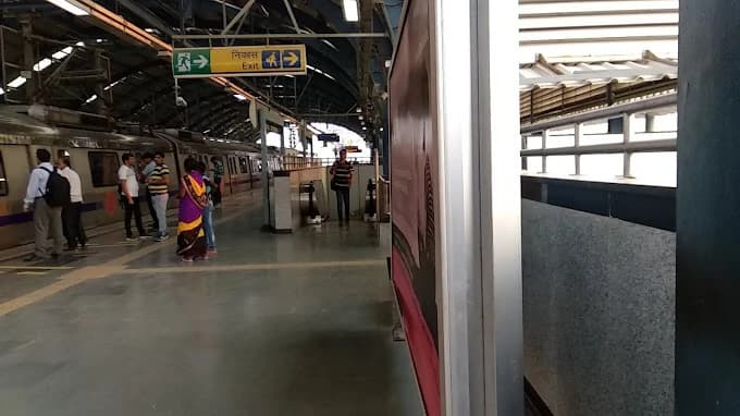 Escorts Mujesar Metro Station 3