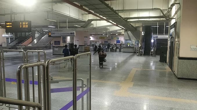 Escorts Mujesar Metro Station 2