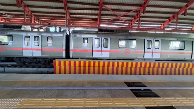 Hindon River Metro Station thumb 2