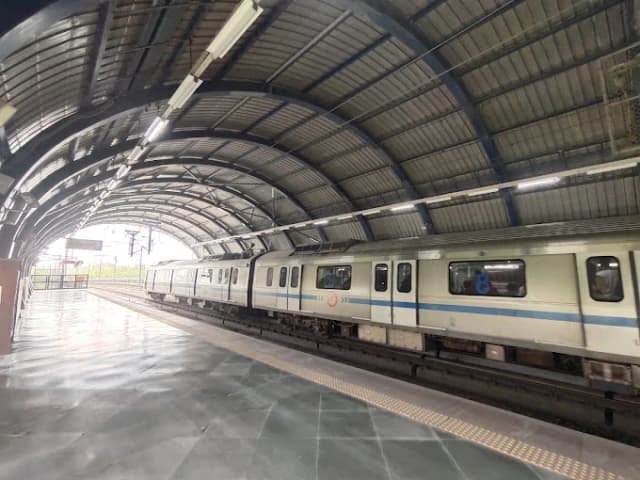 Indraprastha Delhi Metro Station thumb 1