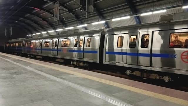 Jhandewalan Delhi Metro Station thumb 1