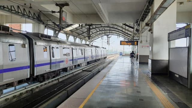 Tughlakabad Delhi Metro Station thumb 2