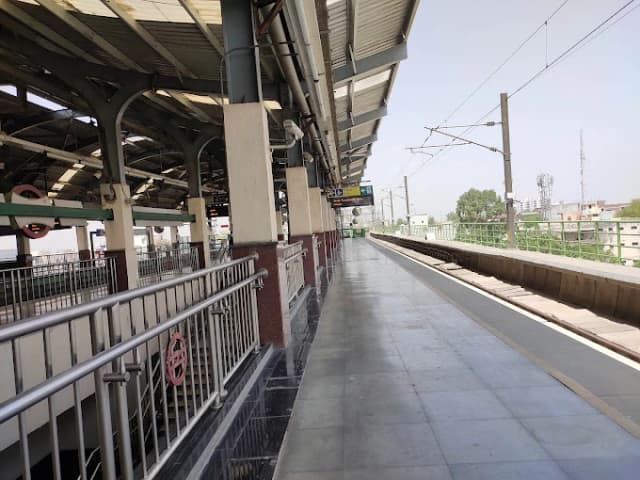 Mundka Metro Station thumb 2
