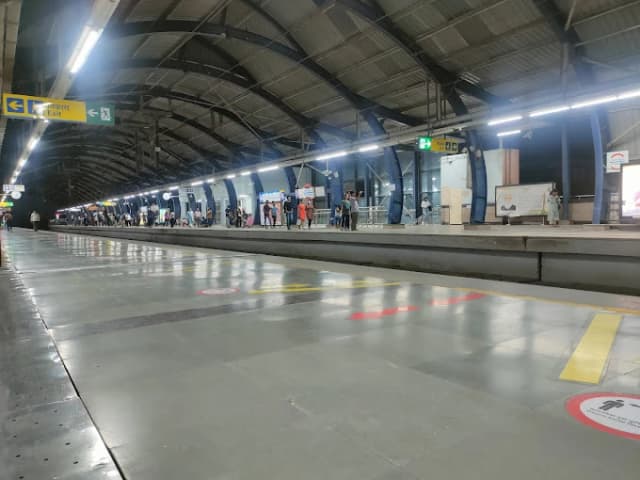 Nirman Vihar Delhi Metro Station thumb 3