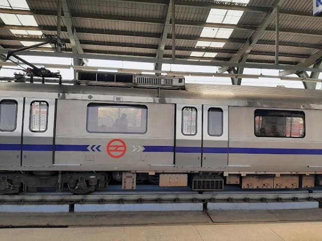 Sarita Vihar Delhi Metro Station thumb 4