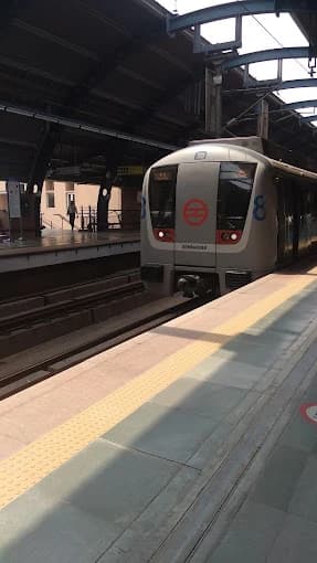 Shadipur Delhi Metro Station thumb 2