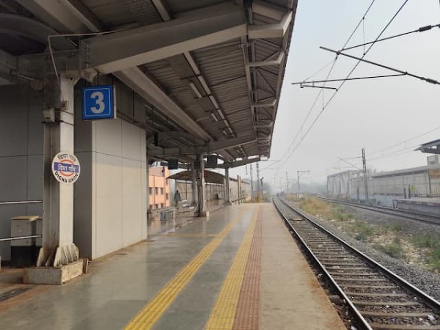 Digha Gaon Railway Station thumb 4