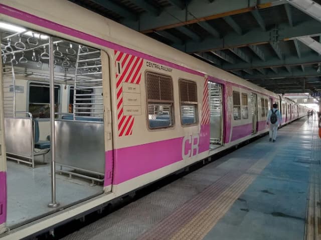 Goregaon Railway Station thumb 3