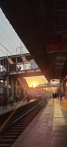 Govandi Railway Station thumb 2