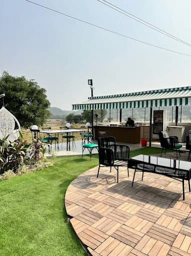Jugnoo Café & Bistro 4