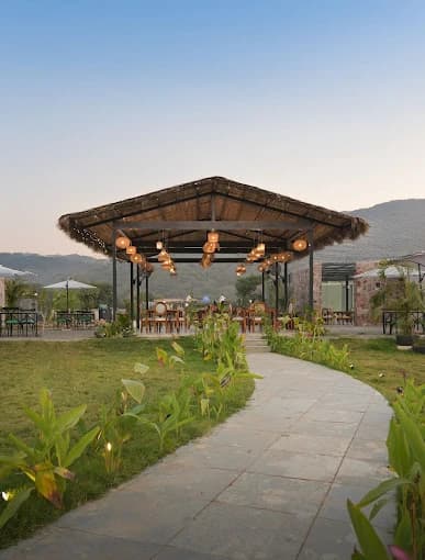 Jugnoo Café & Bistro 6