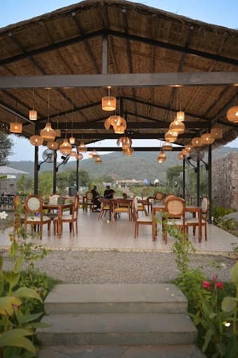 Jugnoo Café & Bistro 3