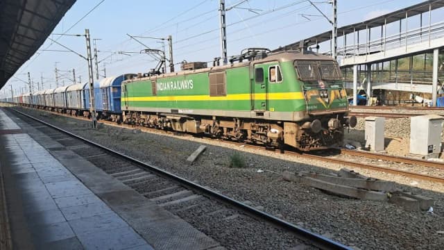 Kelva Road Railway Statio thumb 4