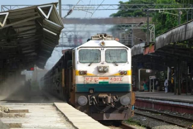 Kelva Road Railway Statio thumb 1