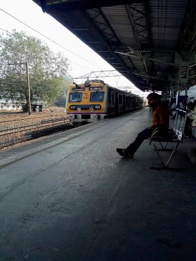 Mahalaxmi Railway Station 3