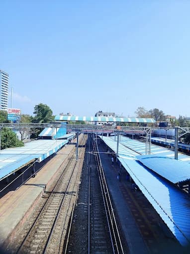 Marine Lines Railway Station thumb 4