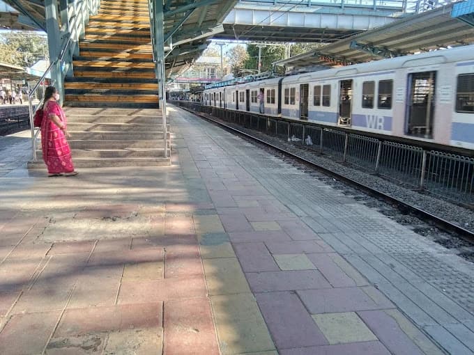 Marine Lines Railway Station 1