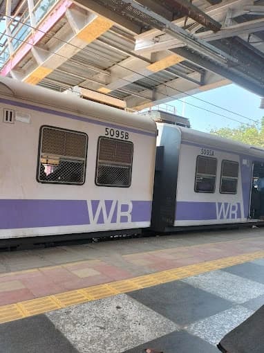 Marine Lines Railway Station 5